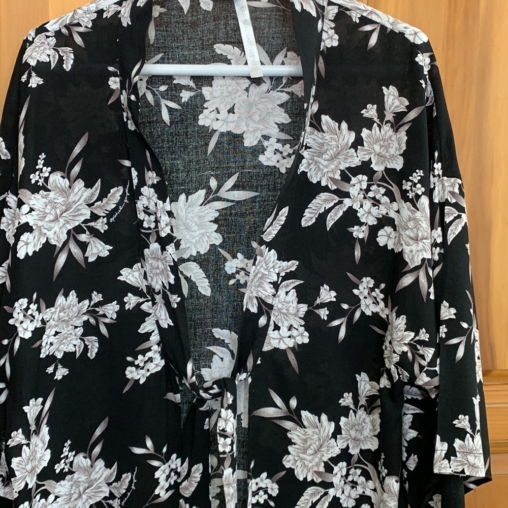 Spiritual Gangster Maya Black Floral Kimono - Picture 5 of 8